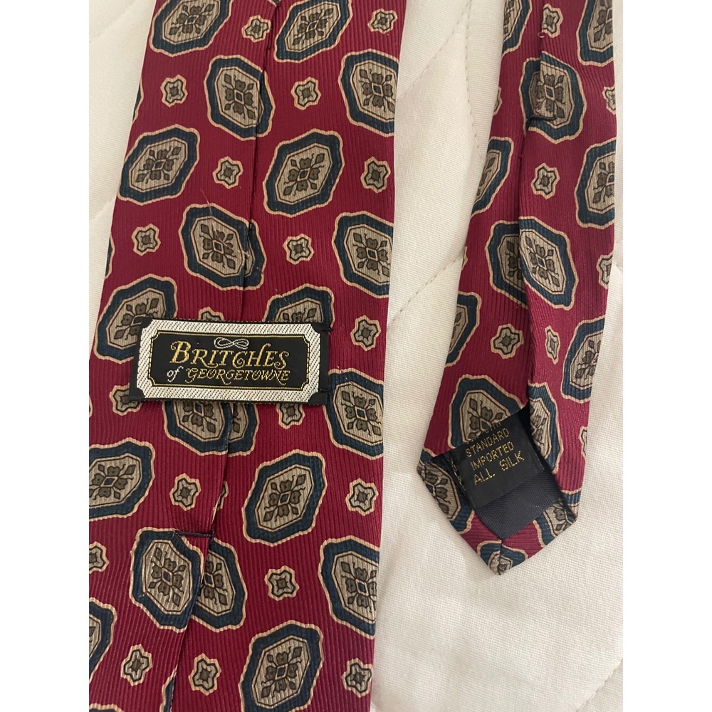 Britches of Georgetowne Mens Silk Tie Red Burgundy Medallion Geometric Pattern